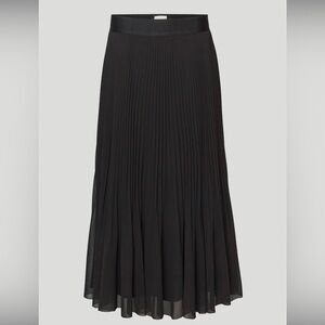 Wilfred Aritzia Chiffon Midi Skirt Never worn, tag still on